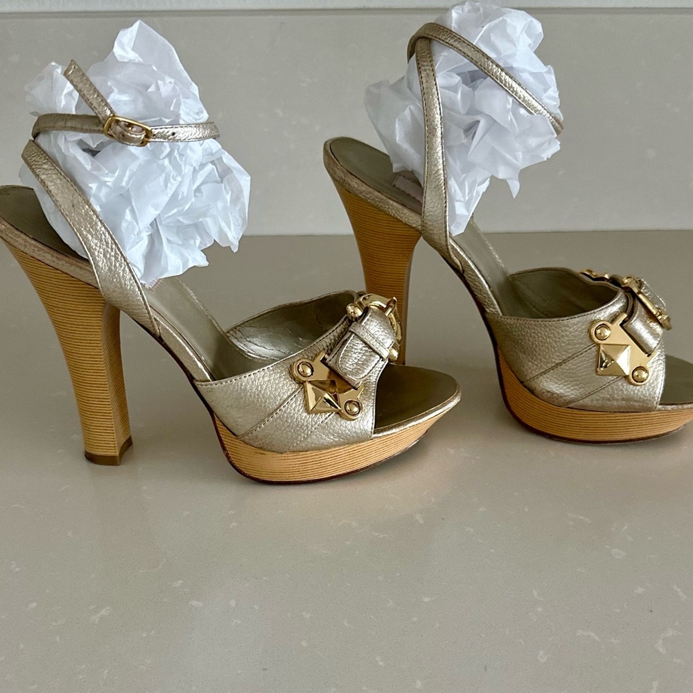 Jennifer Lopez Shay Gold Leather Chunky Heels Size 7 - Picture 8 of 14